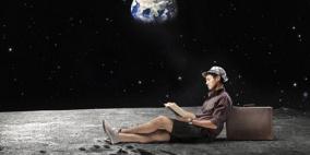 مليادير يبحث عن مرافقين له لقضاء رحلة على سطح القمر