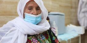 كبار السن يتلقون الجرعة الأولى من لقاح "سينوفارم" في رام الله