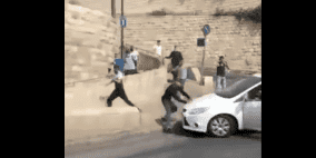 فيديو: مستوطن يدهس شابا قرب باب الأسباط