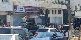 محافظ الخليل يقرر منع الحركة ويطالب المواطنين التزام بيوتهم