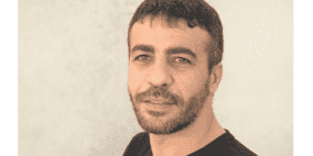 نقل الأسير ناصر أبو حميد إلى المستشفى بشكل مفاجئ