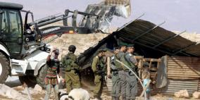 الاحتلال يفكك منشأة زراعية ويستولي عليها في الأغوار