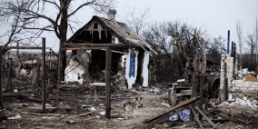 على ظهر طفلة أوكرانية.. كتبوا معلومات لإنقاذها من المجهول