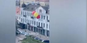 بالفيديو.. مظلي يفقد السيطرة ويهوي نحو الأرض في سقوط حر