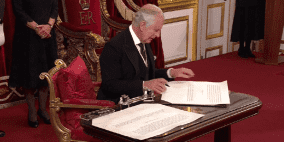 رسميا.. تنصيب تشارلز الثالث ملكا جديدا لبريطانيا