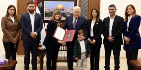 الرئيس عباس يمنح المرحوم صائب عريقات نجمة الشرف من الدرجة العليا