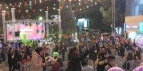 بلدية بيرزيت تضيء شجرة الميلاد