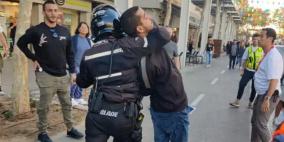 بالفيديو: الاحتلال يعتقل شابًا في نتانيا بزعم العثور على سكين بحوزته  