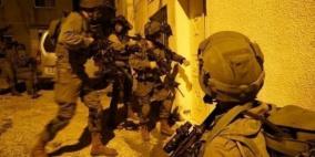 قوات الاحتلال تقتحم أريحا وتداهم منزلا