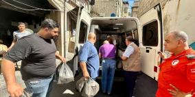  توزيع وجبات غذائية على النازحين من مخيم عين الحلوة