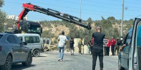 الاحتلال يواصل حصار الخليل وبلداتها ويغلق طرقها
