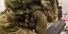 الاحتلال يغلق إذاعة محلية في الخليل