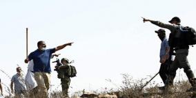 مستوطنون يعتدون على مزارعين في مسافر يطا جنوب الخليل