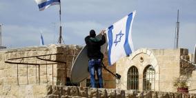 مستوطنون يرفعون علم دولة الاحتلال على مدرسة غرب أريحا