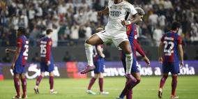 ريال مدريد يسحق برشلونة ويُتوّج بـ"السوبر"