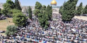 120 ألفا يؤدون صلاة الجمعة الأخيرة من رمضان في المسجد الأقصى