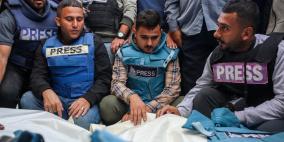 غارديان: إسرائيل تقتل الصحفيين بغزة حتى لا يرى العالم ما تفعله هناك