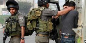 الاحتلال يعتدي على شاب ويعتقله في مخيم قلنديا