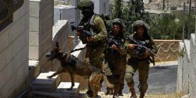 الاحتلال يقتحم قلقيلية ويفتش منازل