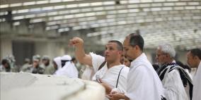 حجاج بيت الله يرمون الجمرات في منى صباح عيد الأضحى