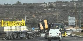 قوات الاحتلال تنصب بوابة حديدية على مدخل قرية دوما جنوب نابلس