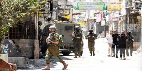 الاحتلال يعتقل مواطنا من نابلس ويواصل عدوانه على مخيم بلاطة شرقا