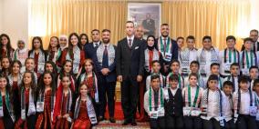ولي العهد المغربي الأمير مولاي الحسن يستقبل الأطفال المقدسيين بالقصر الملكي بتطوان