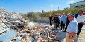 قلقيلية: المحافظ يزور بلدة الفندق ويطلع على الاثار التدميرية التي خلفها الاحتلال في البلدة