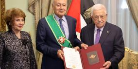 الرئيس عباس يقلد أحمد أبو الغيط الوشاح الأكبر من وسام دولة فلسطين