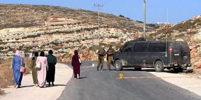 الاحتلال يغلق مدخل قرية المغير ويمنع الدخول والخروج منها