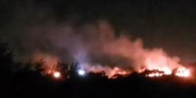 مستوطنون يحرقون مشطبا للمركبات في حوارة جنوب نابلس