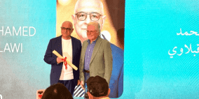 محمد قبلاوي يهدي جائزته لأطفال فلسطين في مهرجان القاهرة السينمائي