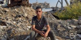 وصيتهم تقوده… ناجٍ وحيد يحارب من أجل حقه في التعليم وسط الحرب