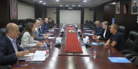 سلطة المياه تبحث مع مؤسسة «وي وورلد» تعزيز التعاون في مشاريع معالجة المياه وإعادة استخدامها