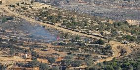 مستوطنون يحرقون أشجار زيتون ويسرقون معدات زراعية في عطارة شمال رام الله