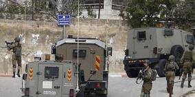 الاحتلال يحتجز عشرات المواطنين خلال اقتحام طوباس