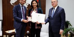 د. علا عوض تتقلد وسام نجمة إيطاليا الكبرى