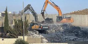 الاحتلال يهدم "فيلاتين" شرق أريحا ويخطر بهدم ثالثة