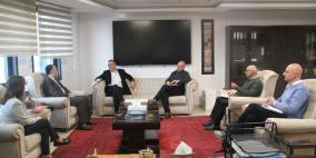 رئيس سلطة المياه يلتقي ممثل برنامج الأمم المتحدة الإنمائي لبحث دعم القطاع المائي