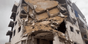 انهيار مبنيين متضررين من قصف سابق للاحتلال بمدينة غزة