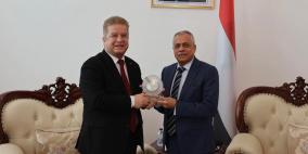 السفير عواد يطلع نظيره اليمني على مستجدات الأوضاع في فلسطين 