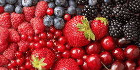 أفضل 8 فواكه غنية بالألياف لدعم صحة الأمعاء