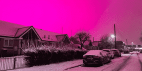 سماء وردية بمدينة بريطانية تثير الرعب بين السكان