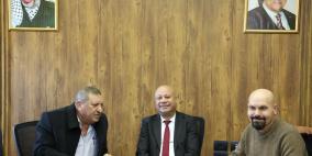 أبو هولي يلتقي اللجنة الشعبية لمخيم عين السلطان ويشيد بأدائها ويؤكد أهمية دور الأونروا