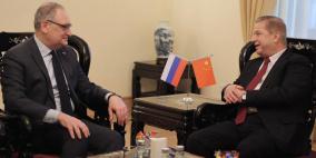 السفير عواد يبحث مع سفير جمهورية روسيا الاتحادية لدى الصين تطورات الأوضاع في فلسطين