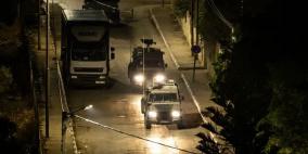 الاحتلال يفجر منزلا ويعتقل شابا في بيت أمر شمال الخليل