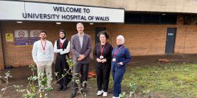 طلبة من كلية الطب في الجامعة العربية الأمريكية يلتحقون ببرنامج تدريب سريري في مستشفى كارديف ببريطانيا