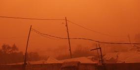 شاهد: عاصفة رملية تضرب قطاع غزة وتفاقم مأساة النازحين