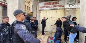 الاحتلال يمنع المقدسيين من الصلاة في شارع صلاح الدين