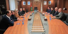 رئيس مجلس أمناء مستشفى النجاح الوطني الجامعي يلتقي وفداً من نقابة التمريض والقبالة الفلسطينية